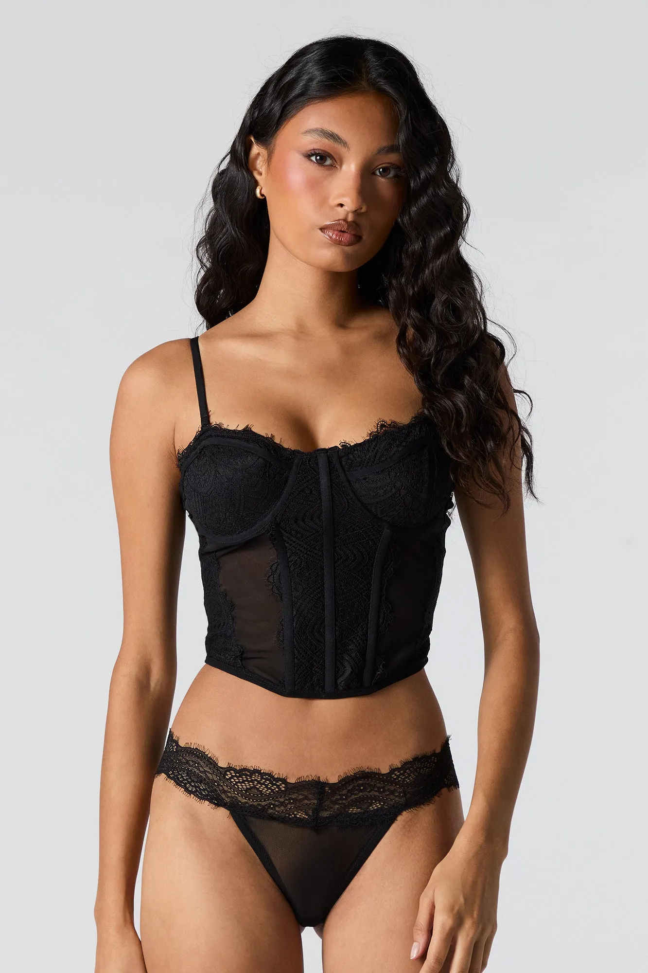Corset en filet et dentelle