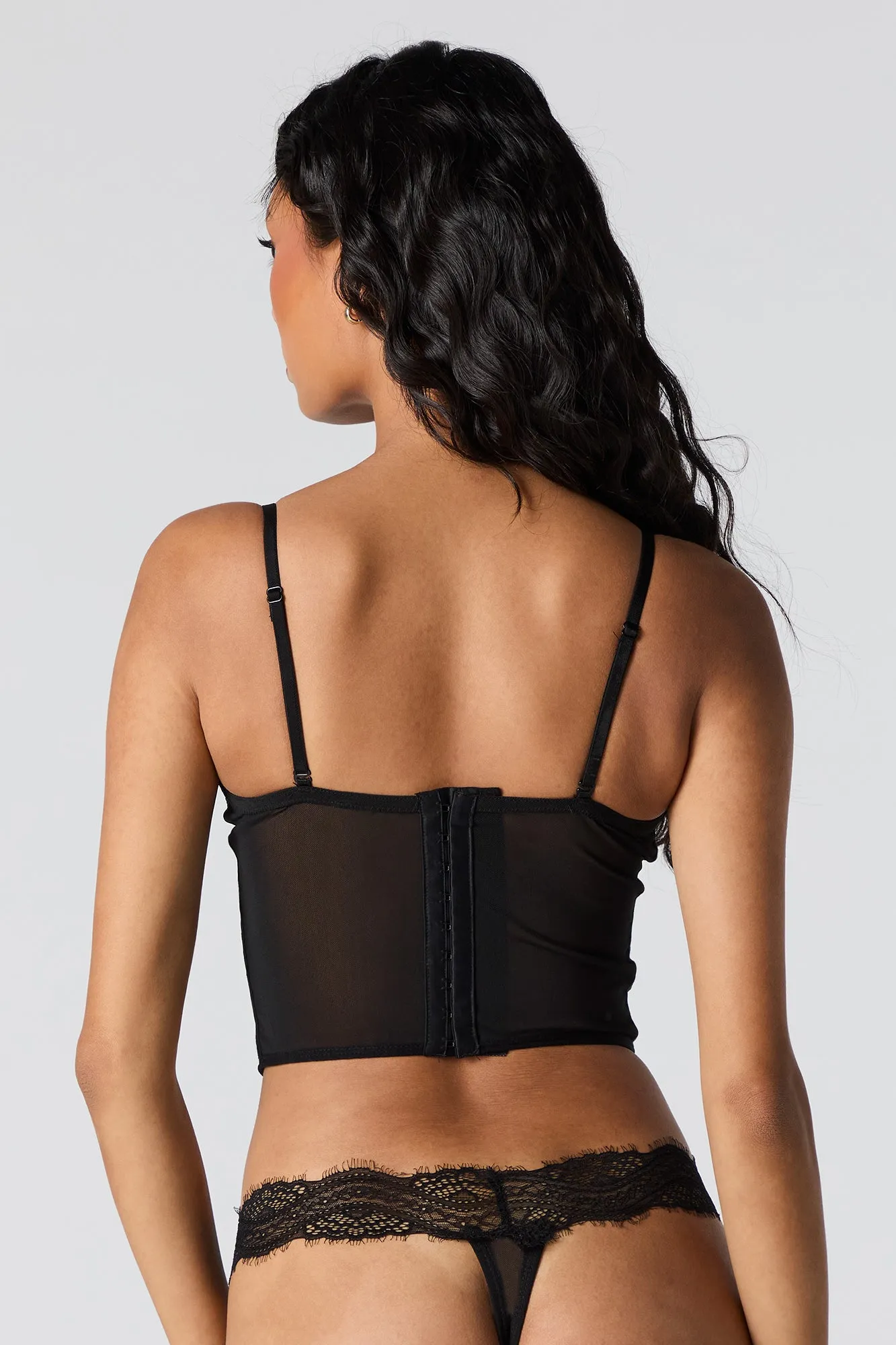 Corset en filet et dentelle