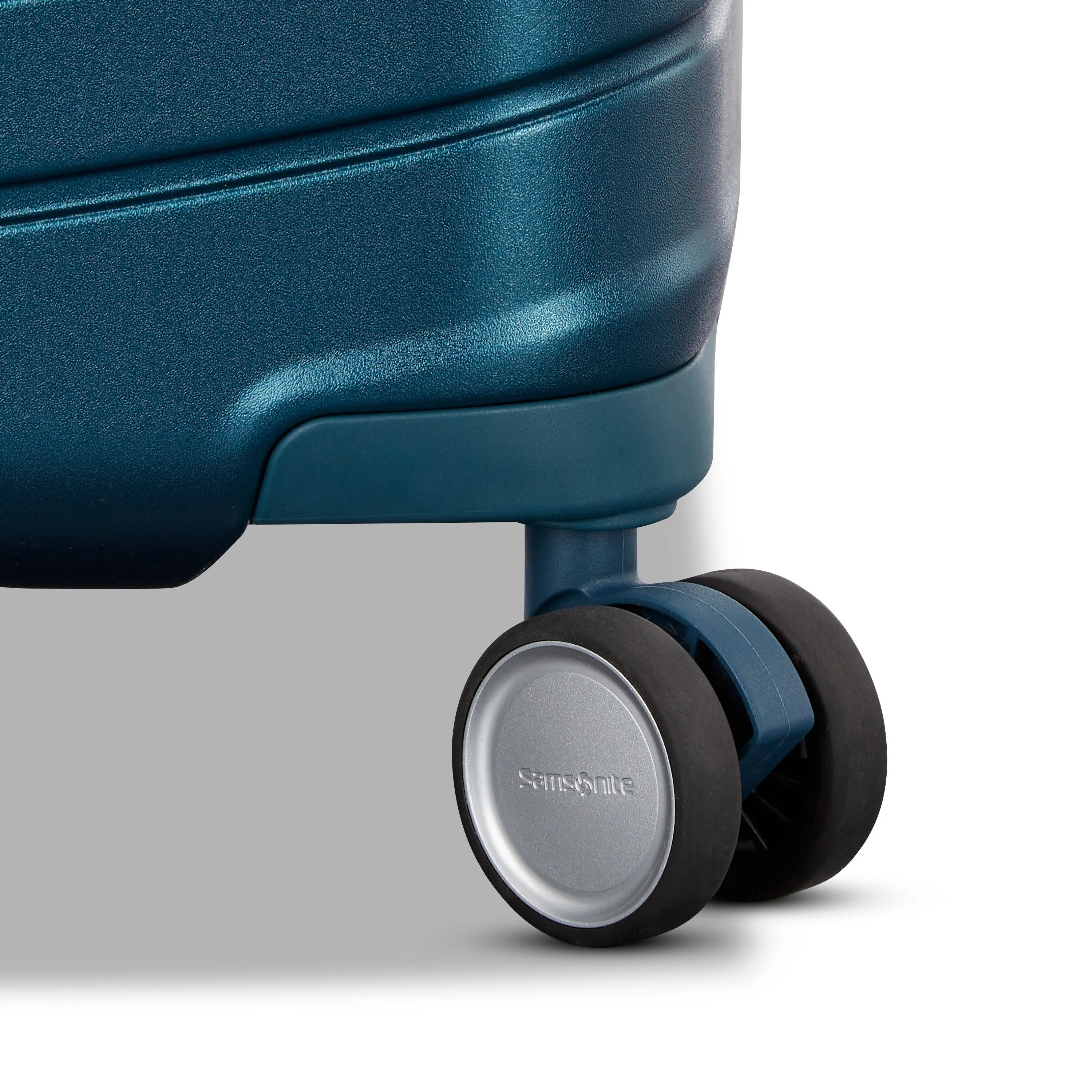 Framelock Max Carry-On Spinner