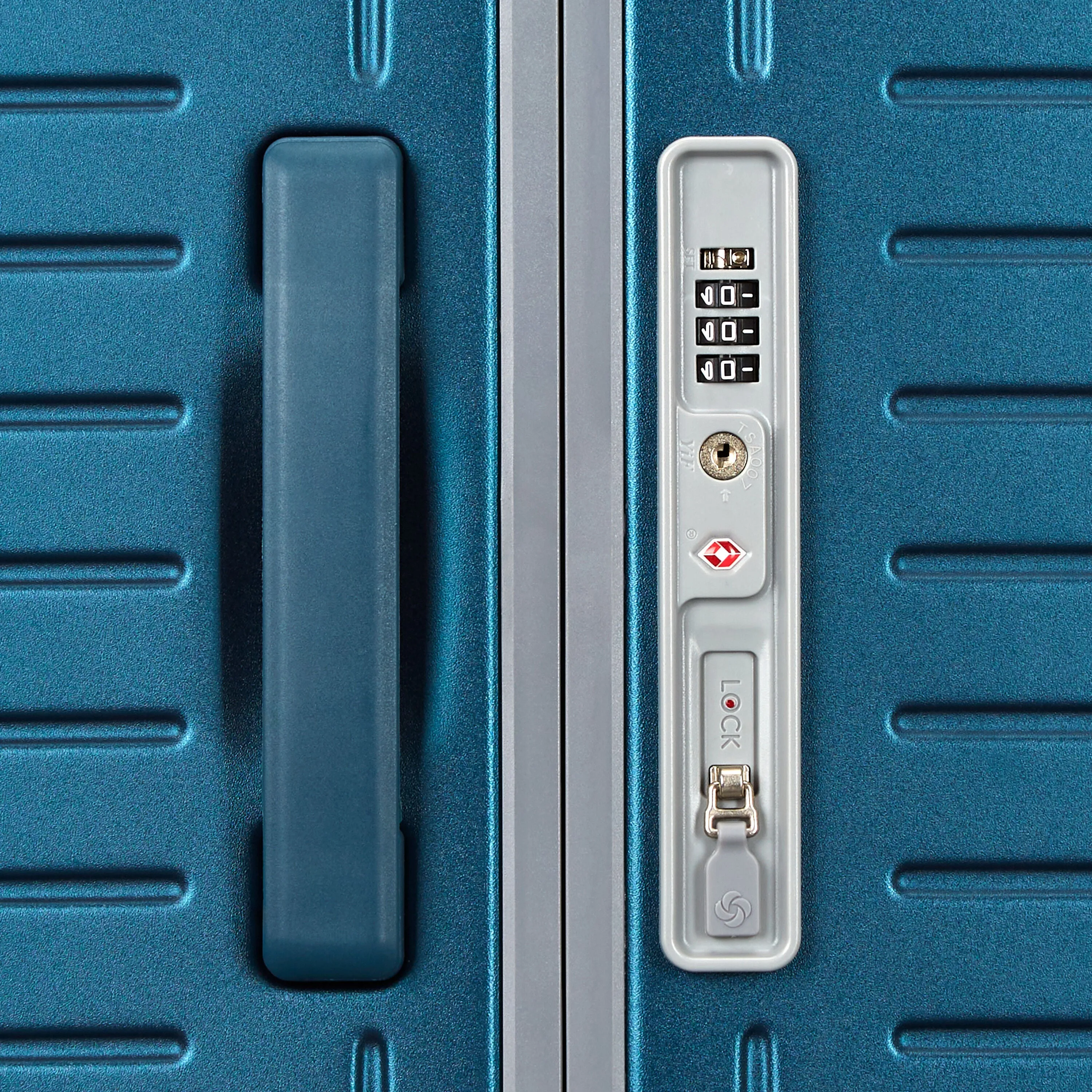 Framelock Max Carry-On Spinner