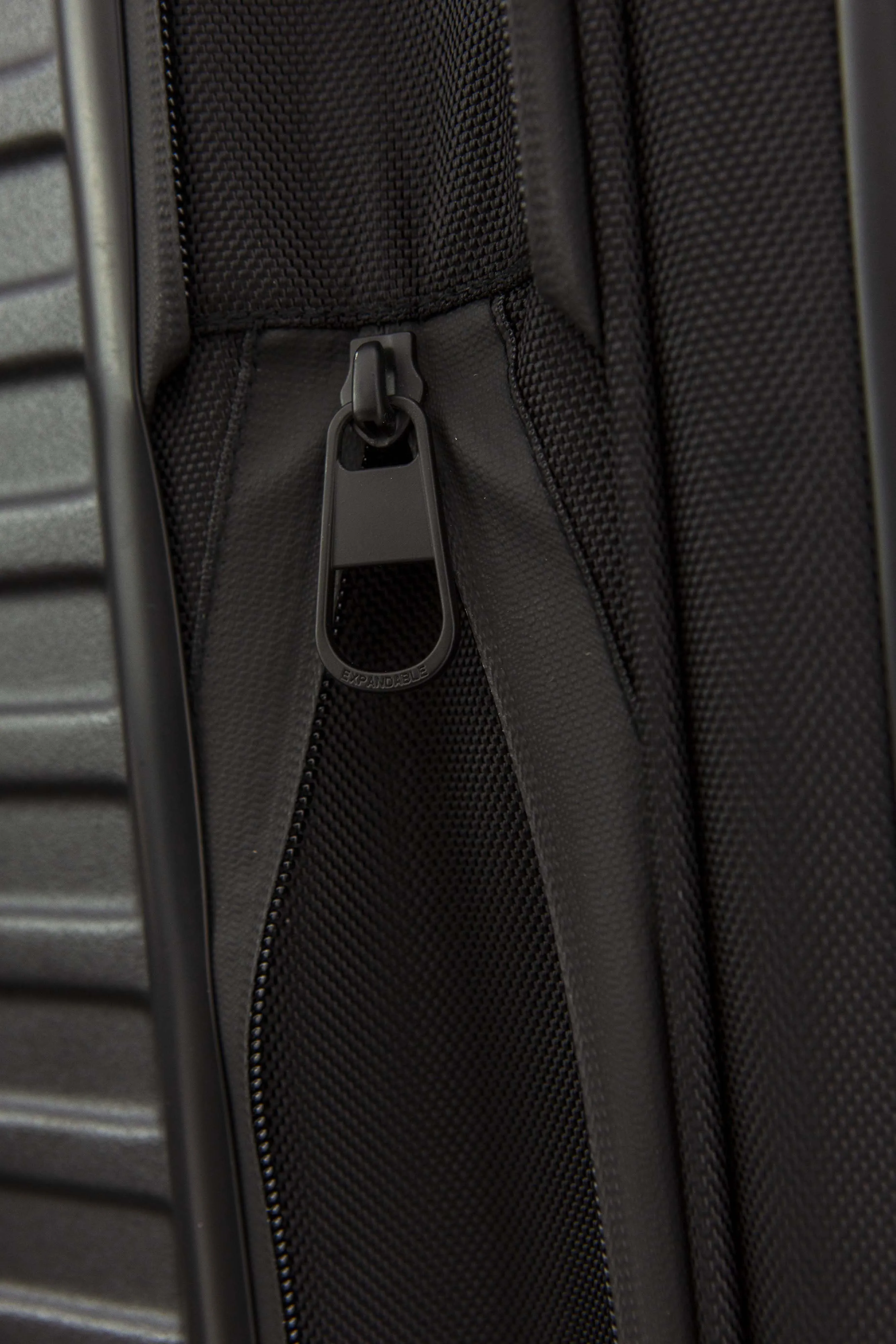 Resale The Large Check-In Roller in Black